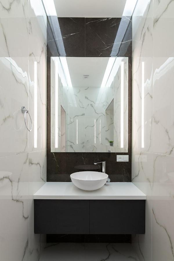Royal Vip Apartment On Franka 14 Lviv Bagian luar foto